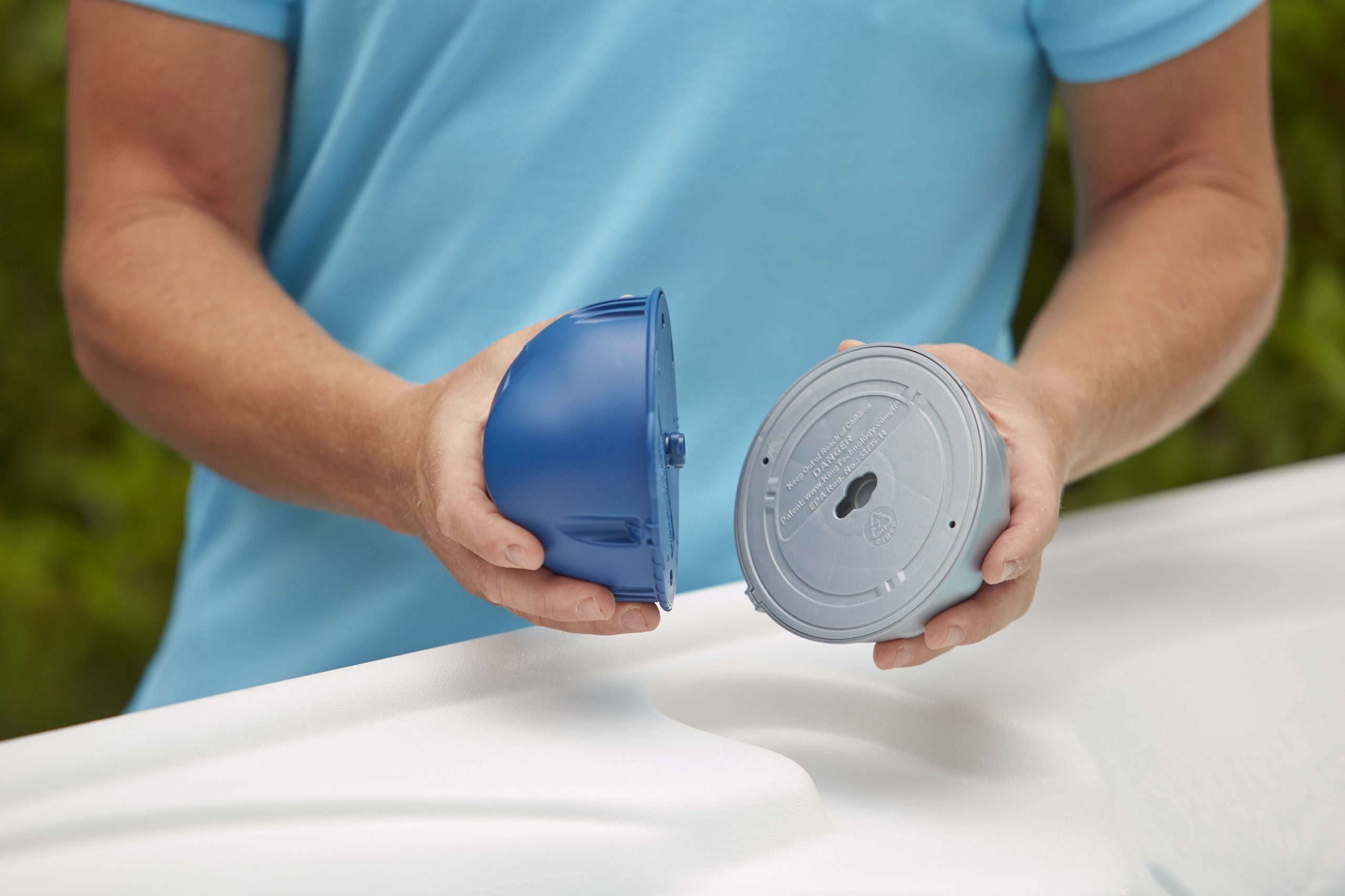 FROG @ease Floating Sanitizing System plus FROG @ease SmartChlor Cartridge 3 Pack (4 Month Supply)