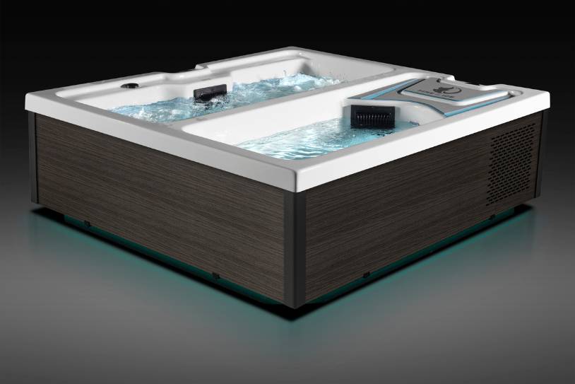 Fire & Ice tub filled with water showing active circulation in both hot and cold zones.