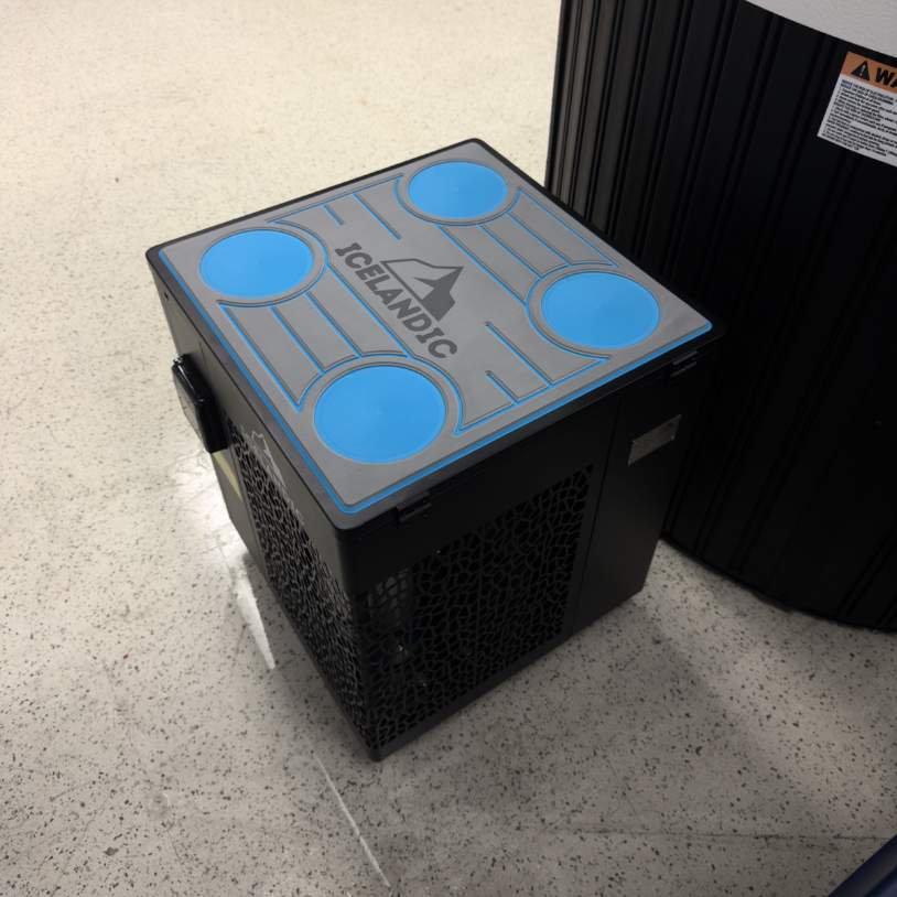 Top-angle photo of the Icelandic chiller featuring its blue circular pads and branded top panel.